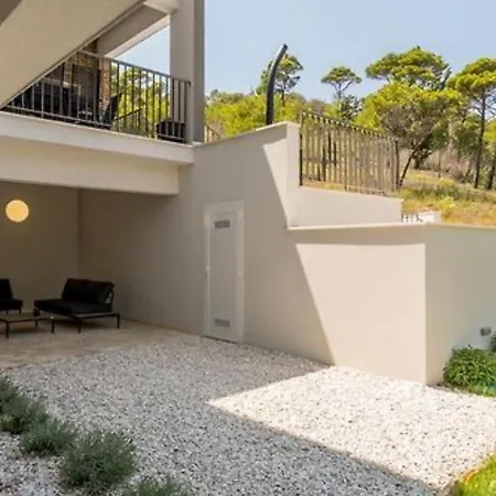 Villa Modern & Stylish With Private Pool Tugare