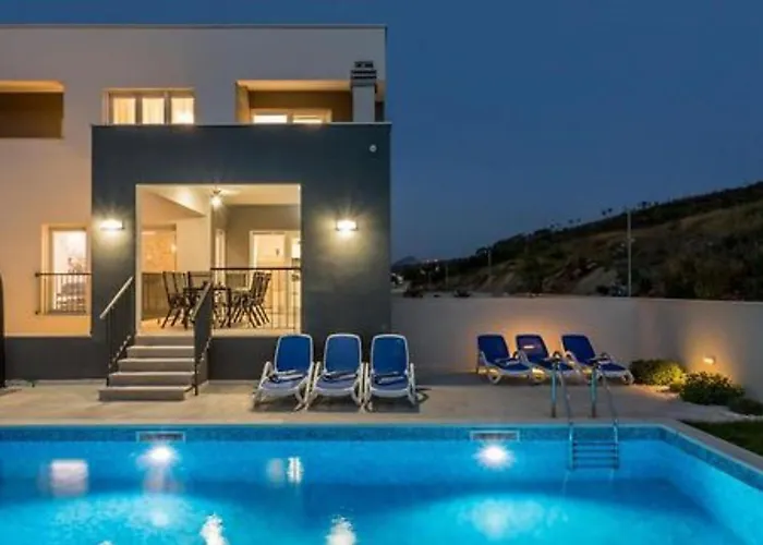 Modern & Stylish With Private Pool Villa Tugare
