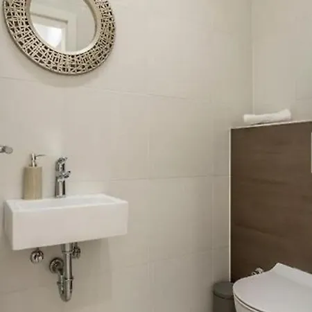 Modern & Stylish With Private Pool Tugare