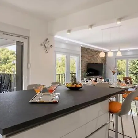 빌라 Modern & Stylish With Private Pool