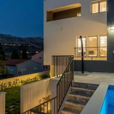 Modern & Stylish With Private Pool וילה *