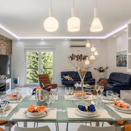 Modern & Stylish With Private Pool Villa Tugare