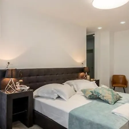 빌라 Modern & Stylish With Private Pool