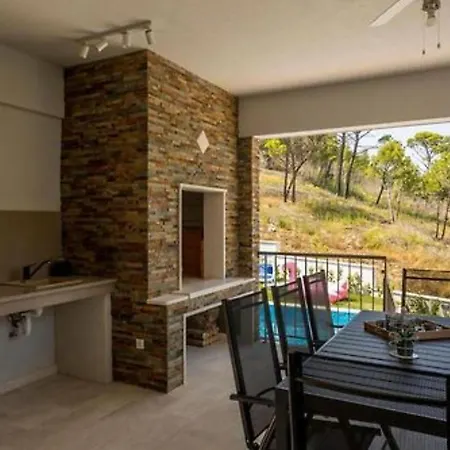 Modern & Stylish With Private Pool *