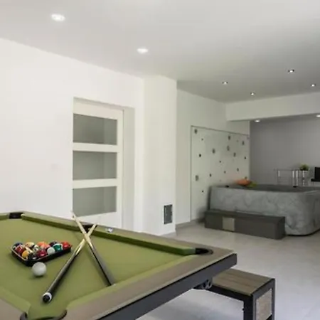 Modern & Stylish With Private Pool 빌라