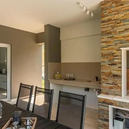 Modern & Stylish With Private Pool 빌라 *