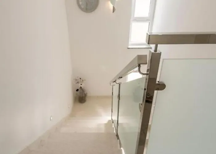 Modern & Stylish With Private Pool
