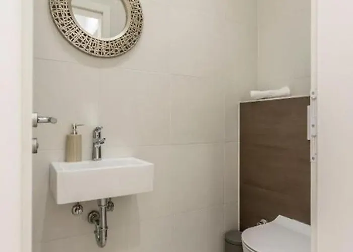 Modern & Stylish With Private Pool Tugare