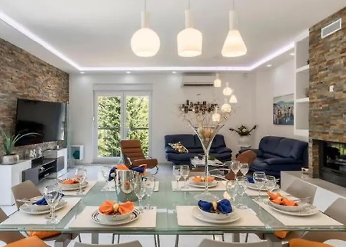 Modern & Stylish With Private Pool Villa Tugare