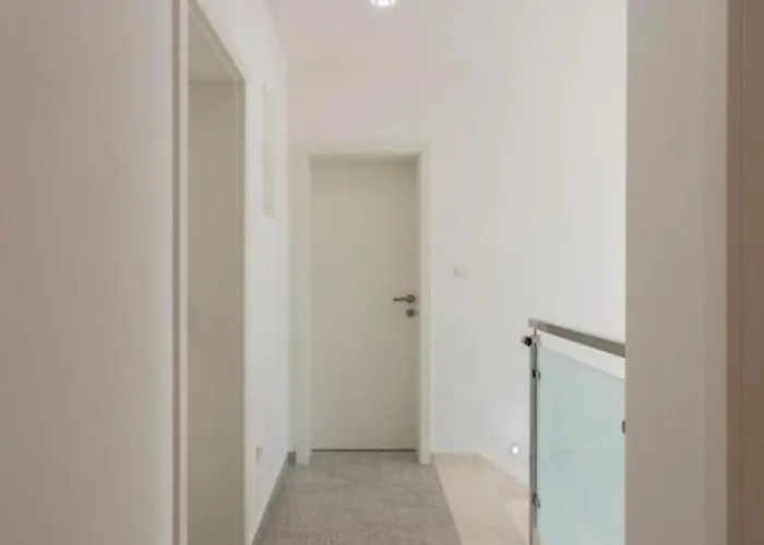 Modern & Stylish With Private Pool