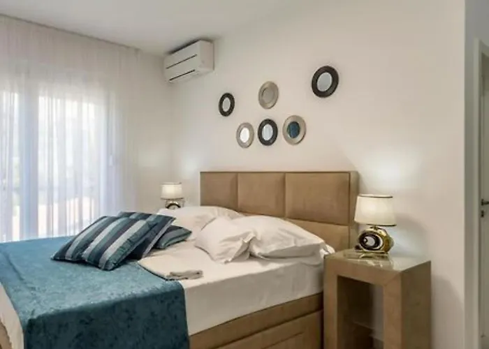 Villa Modern & Stylish With Private Pool Tugare