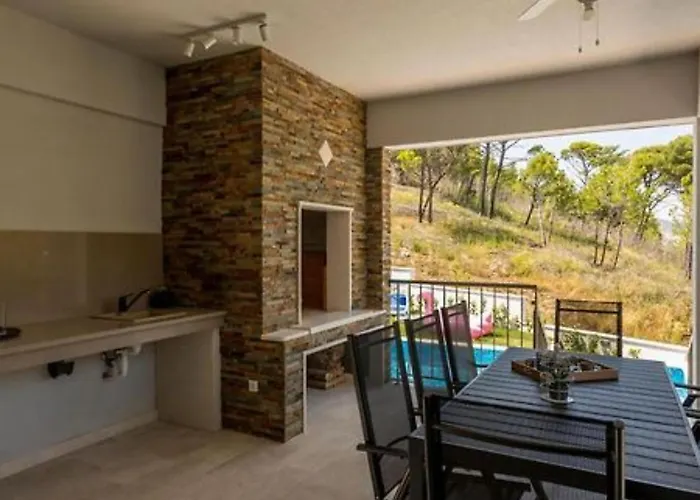 Modern & Stylish With Private Pool *