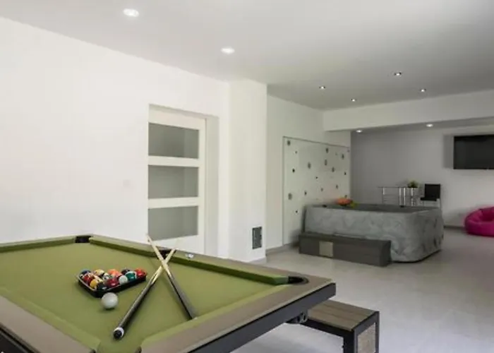 Modern & Stylish With Private Pool Villa