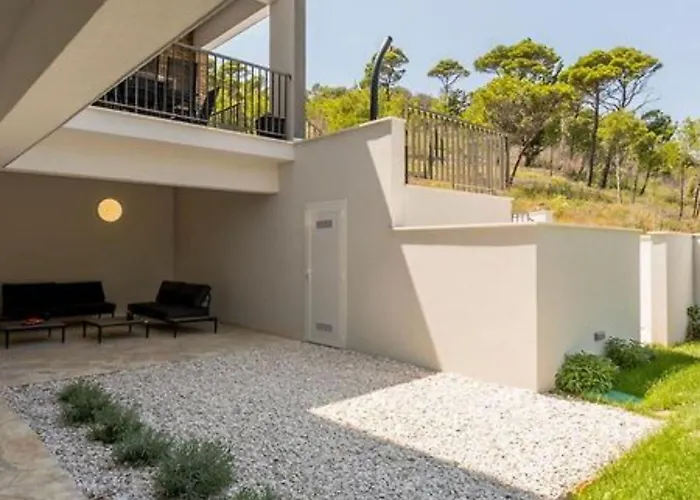 Villa Modern & Stylish With Private Pool Tugare